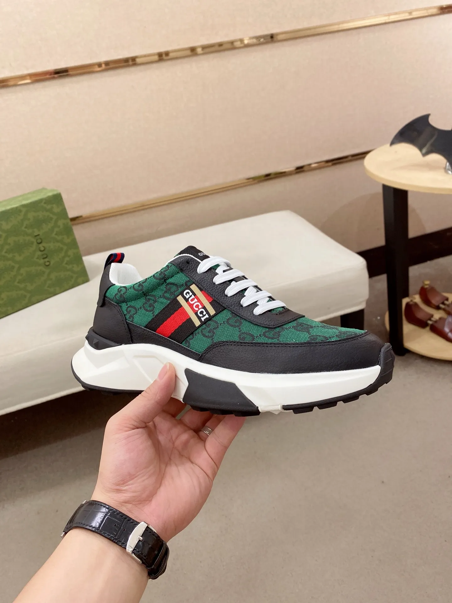 Men's men's shoes💰 462💰🇮🇹🇮🇹GUCCI🔍🔍new models are on sale at the same time at the counter. The uppers🇮🇹 are made of top-grain cowhide imported from Italy. Fully imported genuine leather lining 💪💪, completely 1⃣️ to 1⃣️ replica 🇮🇹💪💪, ⚠ sole: original sole provided by the original factory, exclusive movable molded sole super comfortable, ⚠ original factory follow-up, 🔍🔍 high quality, you can go in and out of the counter at will, welcome to compare⚠. Code number:38-44